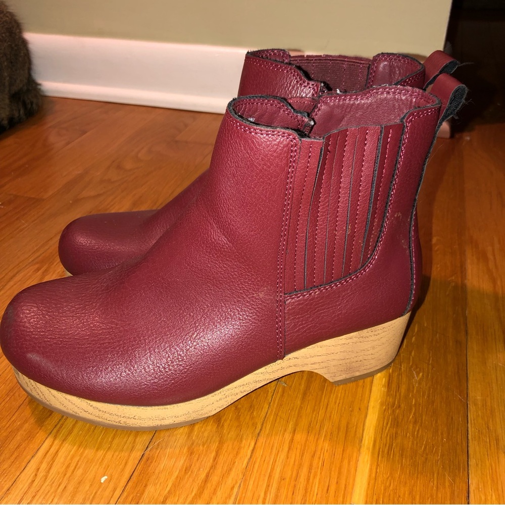 Universal Thread Clog Boots size 8
